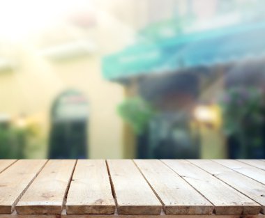 Masa üstü ve Blur Binası arka plan