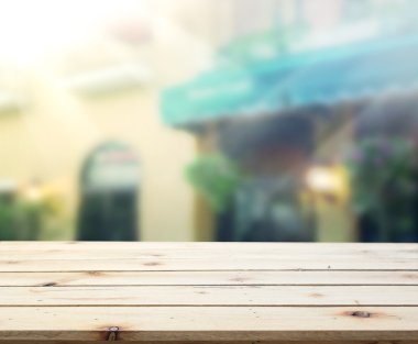 Masa üstü ve Blur Binası arka plan