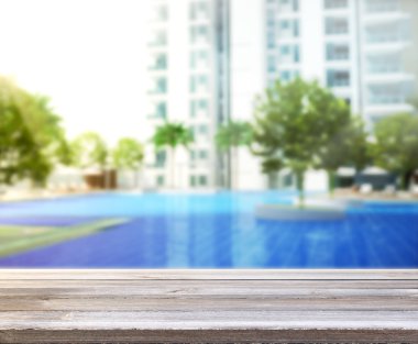 ahşap masa üst arka plan ve Havuzu