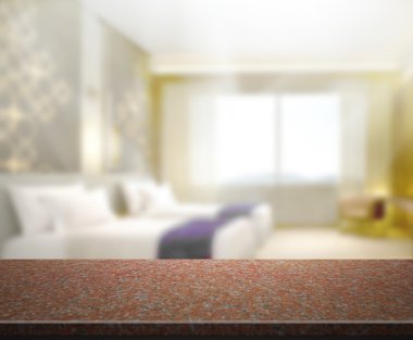 Masa üstü ve bulanıklık arka planda yatak odası