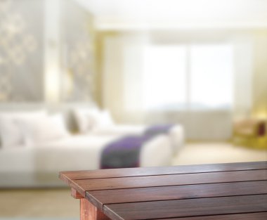 Masa üstü ve bulanıklık arka planda yatak odası