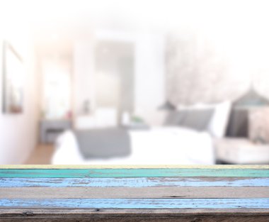 Masa üstü ve bulanıklık arka planda yatak odası