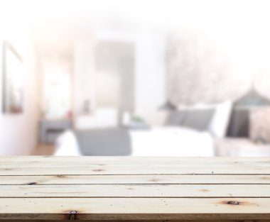 Masa üstü ve bulanıklık arka planda yatak odası