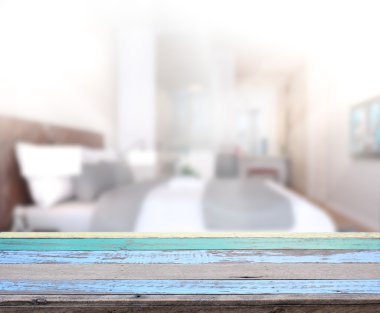 Masa üstü ve bulanıklık arka planda yatak odası