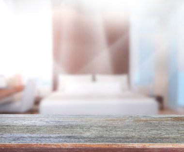 Masa üstü ve bulanıklık arka planda yatak odası