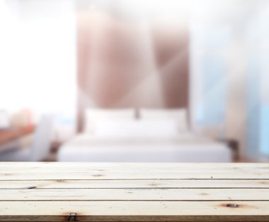 Masa üstü ve bulanıklık arka planda yatak odası