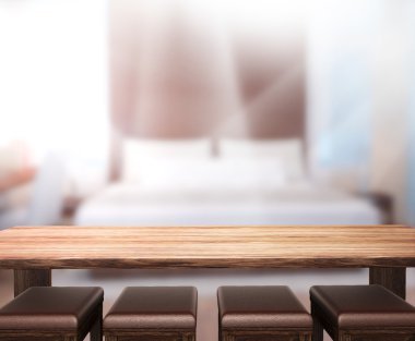 Masa üstü ve bulanıklık arka planda yatak odası