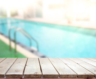 ahşap masa üst arka plan ve Havuzu