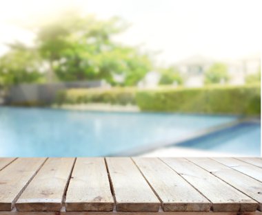 ahşap masa üst arka plan ve Havuzu