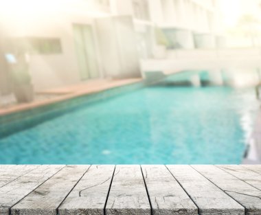 ahşap masa üst arka plan ve Havuzu
