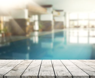 ahşap masa üst arka plan ve Havuzu