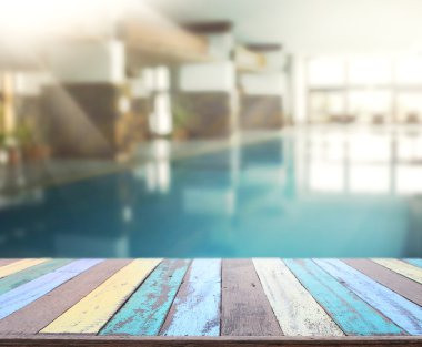 ahşap masa üst arka plan ve Havuzu