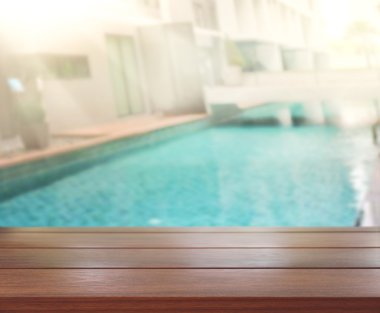 ahşap masa üst arka plan ve Havuzu