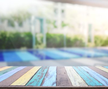 ahşap masa üst arka plan ve Havuzu
