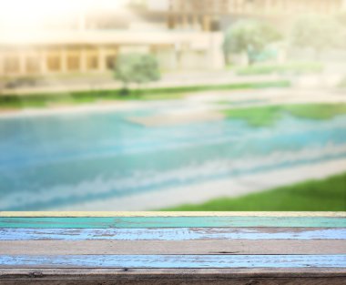 ahşap masa üst arka plan ve Havuzu