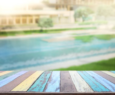 ahşap masa üst arka plan ve Havuzu
