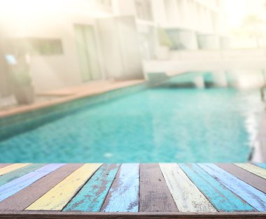 ahşap masa üst arka plan ve Havuzu