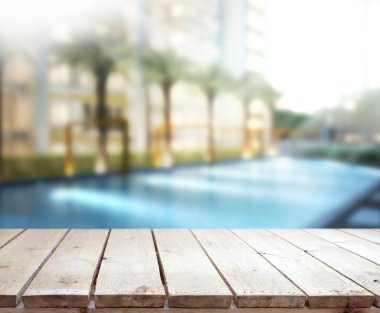 ahşap masa üst arka plan ve Havuzu
