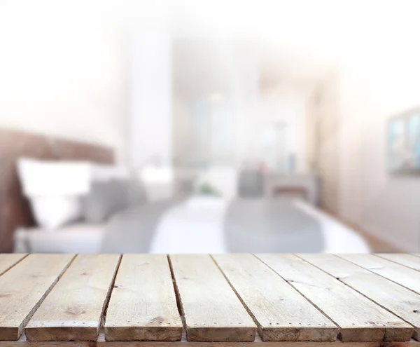 Tischplatte und Hintergrund im Schlafzimmer verwischen — Stockfoto