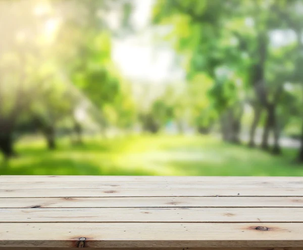 Mesa superior y desenfoque naturaleza el fondo — Foto de Stock