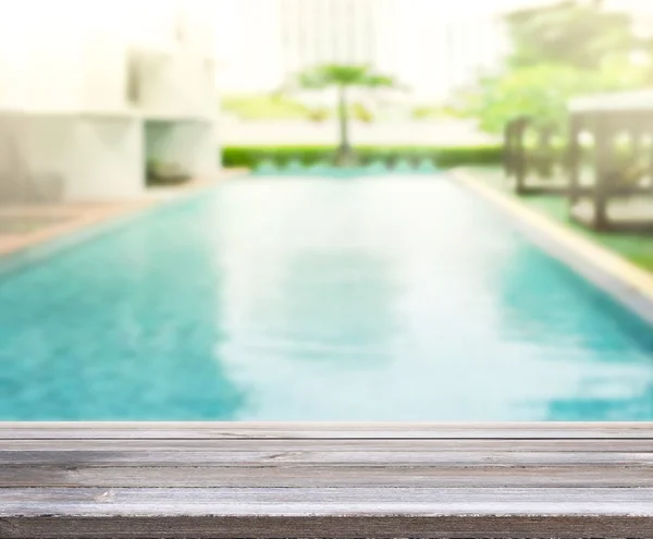 Dessus de table en bois fond et piscine — Photo