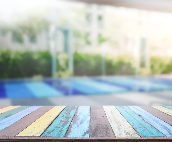 ahşap masa üst arka plan ve Havuzu