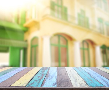Top masa ve bina, arka plan bulanıklık