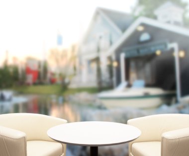 Top masa ve bina, arka plan bulanıklık