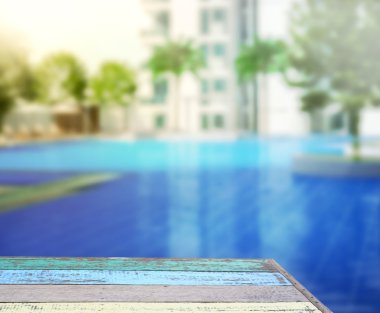 ahşap masa üst arka plan ve Havuzu