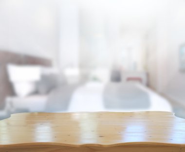 Masa üstü ve bulanıklık arka planda yatak odası