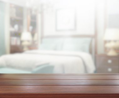 Masa üstü ve bulanıklık arka planda yatak odası