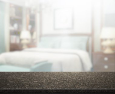 Masa üstü ve bulanıklık arka planda yatak odası