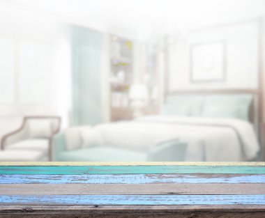 Masa üstü ve bulanıklık arka planda yatak odası