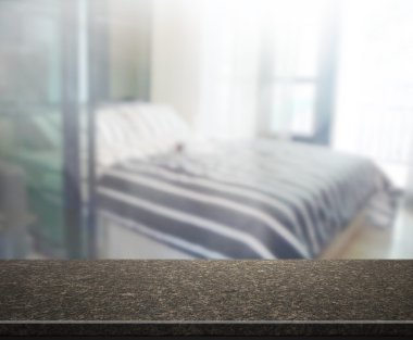 Masa üstü ve bulanıklık arka planda yatak odası