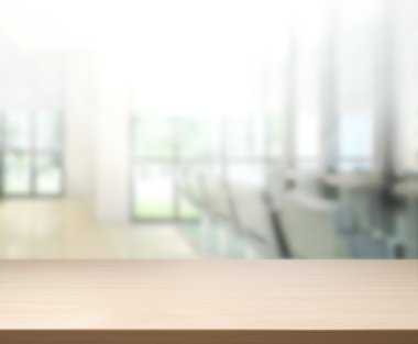 Arka planda Office ahşap masa