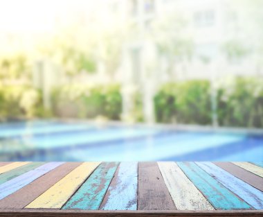 ahşap masa üst arka plan ve Havuzu