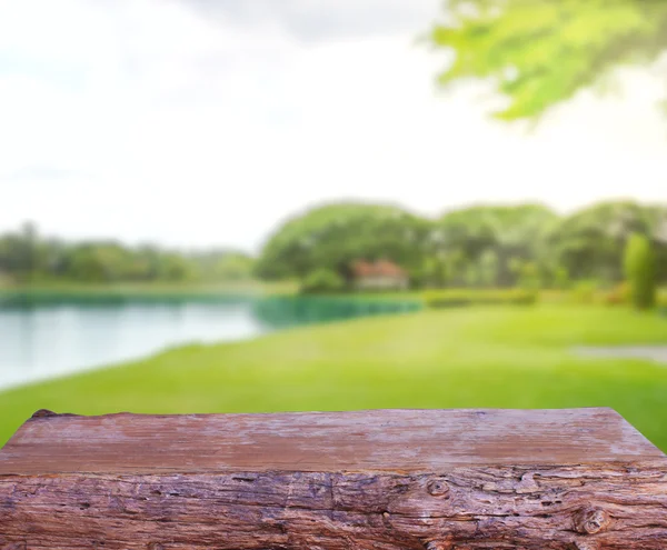 Bordsskivan och oskärpa natur bakgrund — Stockfoto