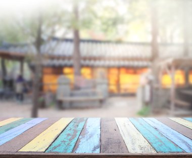 Top masa ve bina, arka plan bulanıklık