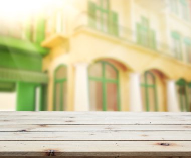 Top masa ve bina, arka plan bulanıklık