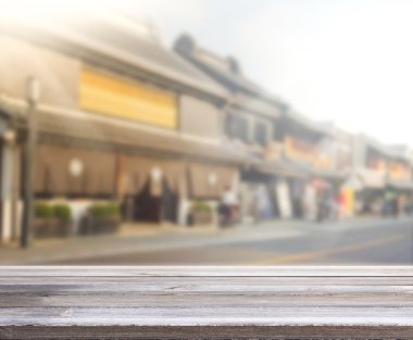 Top masa ve bina, arka plan bulanıklık