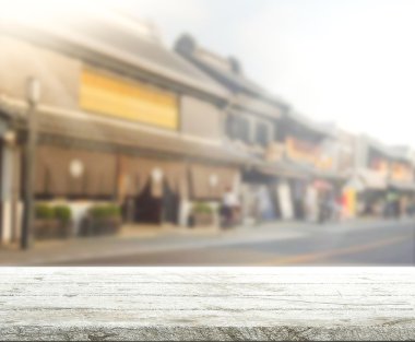 Top masa ve bina, arka plan bulanıklık