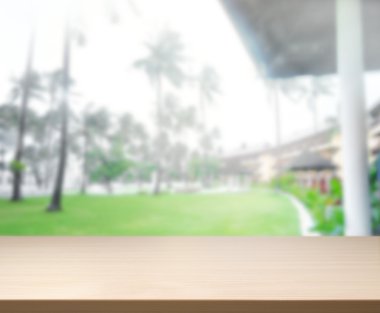 Top masa ve bina, arka plan bulanıklık