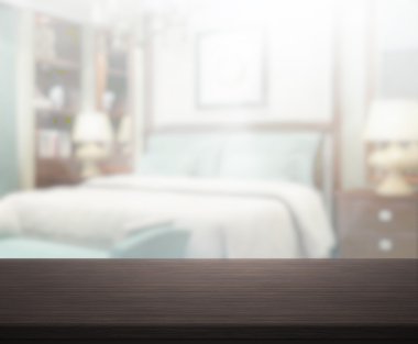 Masa üstü ve bulanıklık arka planda yatak odası