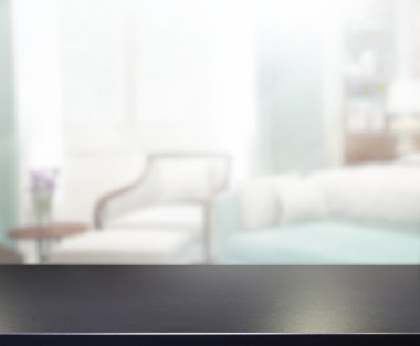 Masa üstü ve bulanıklık arka planda yatak odası