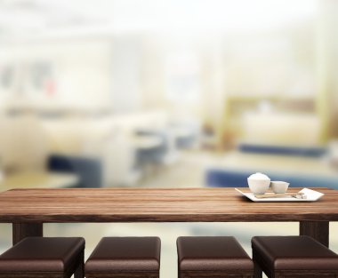 Top masa ve bina, arka plan bulanıklık