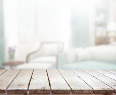 Masa üstü ve bulanıklık arka planda yatak odası