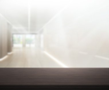 Bulanıklık arka planda Office ahşap masa