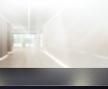 Bulanıklık arka planda Office ahşap masa