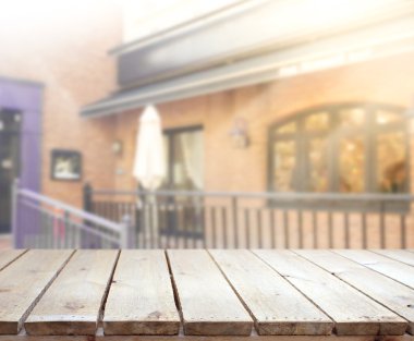 Top masa ve bina, arka plan bulanıklık