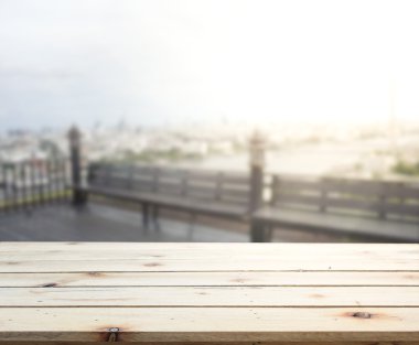 Top masa ve bina, arka plan bulanıklık